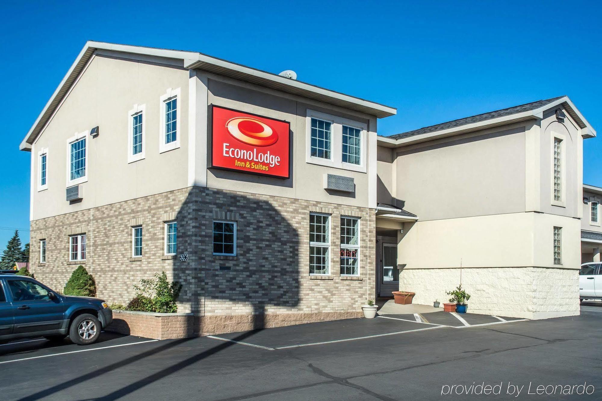 Econo Lodge & Suites Airport North Syracuse Eksteriør billede