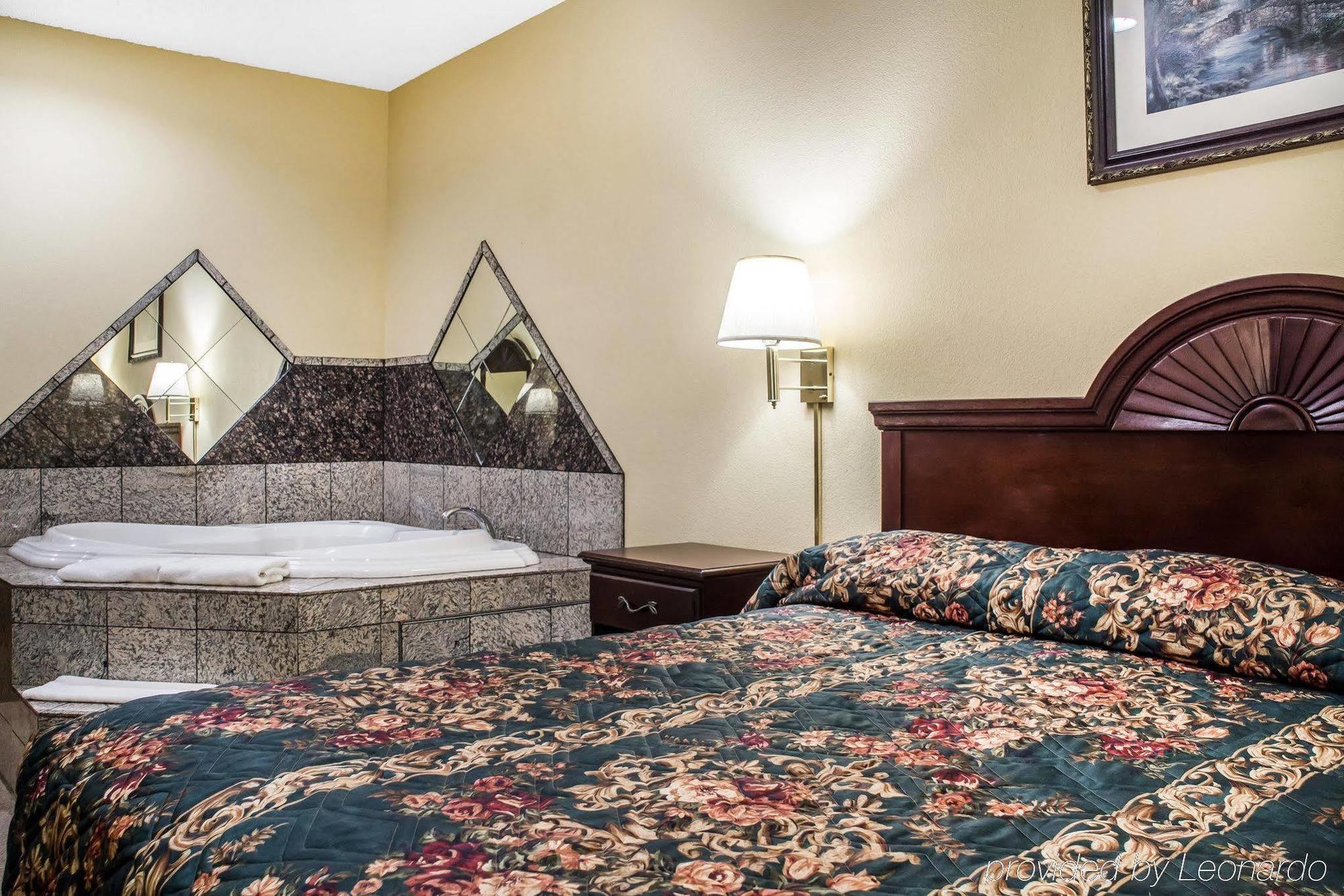 Econo Lodge & Suites Airport North Syracuse Eksteriør billede