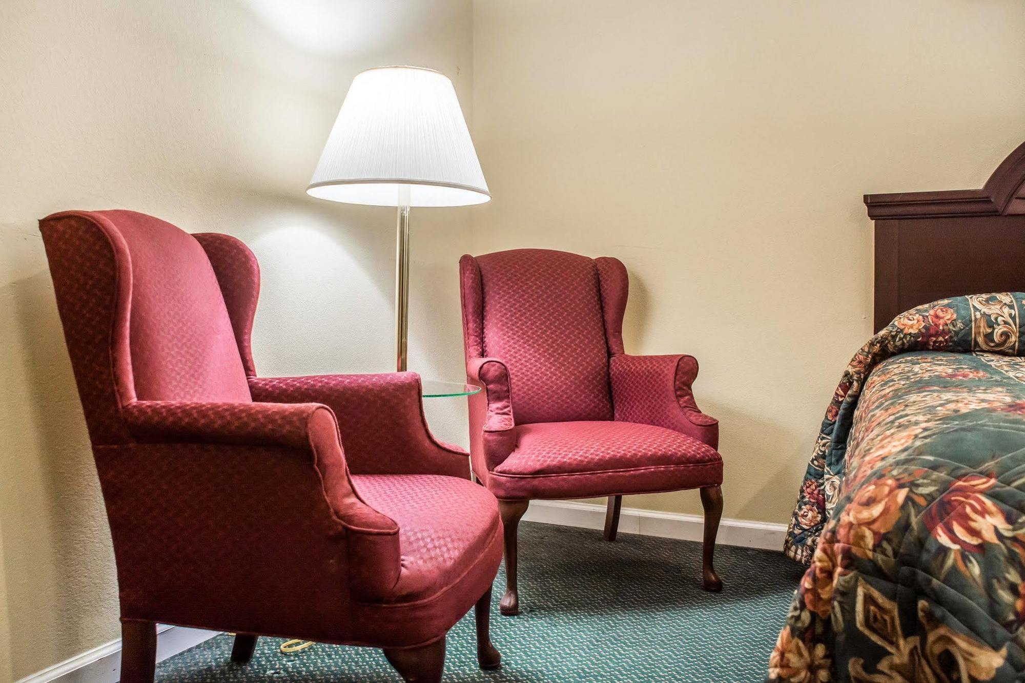 Econo Lodge & Suites Airport North Syracuse Eksteriør billede